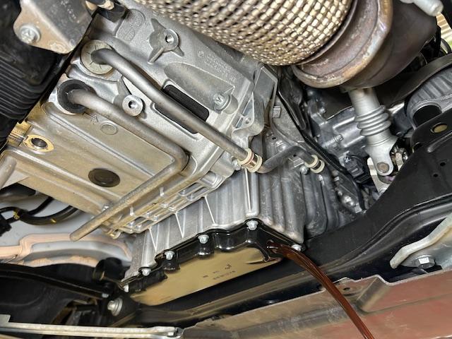 Mercedes-Benz E200 W213 1年点検でのご入庫ありがとうございます! 大阪府 和泉市