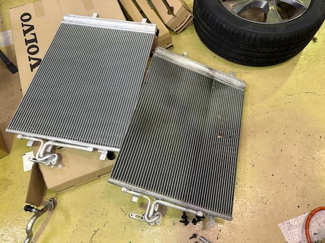 VOLVO V40 CROSSCOUNTRY　ボルボ　V40　クロスカントリー　エアコン効かない　コンデンサー交換　タイヤ交換　エンジンオイル交換　ご入庫ありがとうございます！　大阪府　和泉市