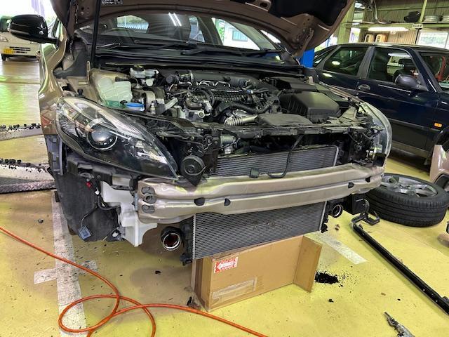 VOLVO V40 CROSSCOUNTRY　ボルボ　V40　クロスカントリー　エアコン効かない　コンデンサー交換　タイヤ交換　エンジンオイル交換　ご入庫ありがとうございます！　大阪府　和泉市