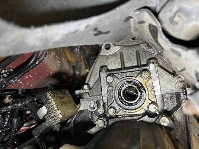 FIAT 500 車検整備ご入庫ありがとうございます! デフサイドシール交換 大阪府 和泉市