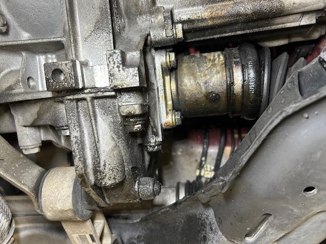 FIAT 500 車検整備ご入庫ありがとうございます! デフサイドシール交換 大阪府 和泉市