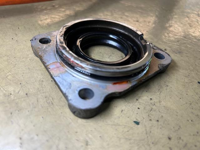 FIAT 500 車検整備ご入庫ありがとうございます! デフサイドシール交換 大阪府 和泉市