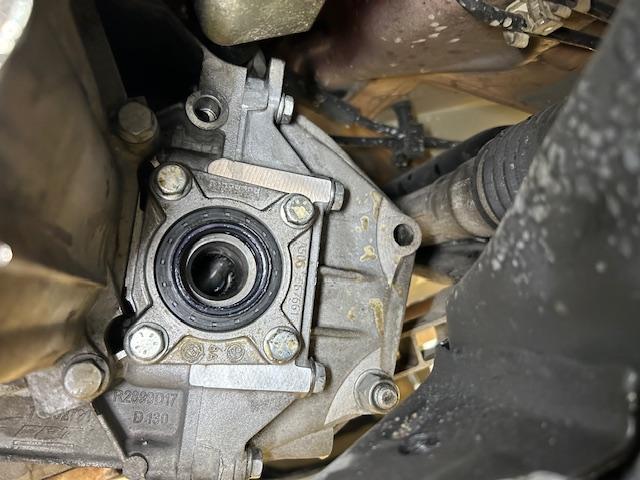 FIAT 500 車検整備ご入庫ありがとうございます! デフサイドシール交換 大阪府 和泉市