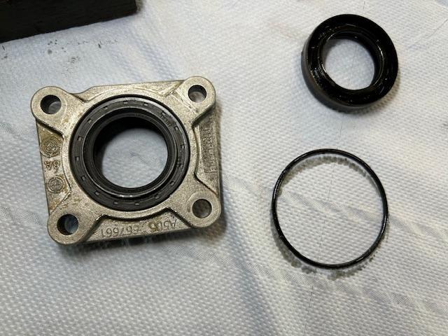 FIAT 500 車検整備ご入庫ありがとうございます! デフサイドシール交換 大阪府 和泉市