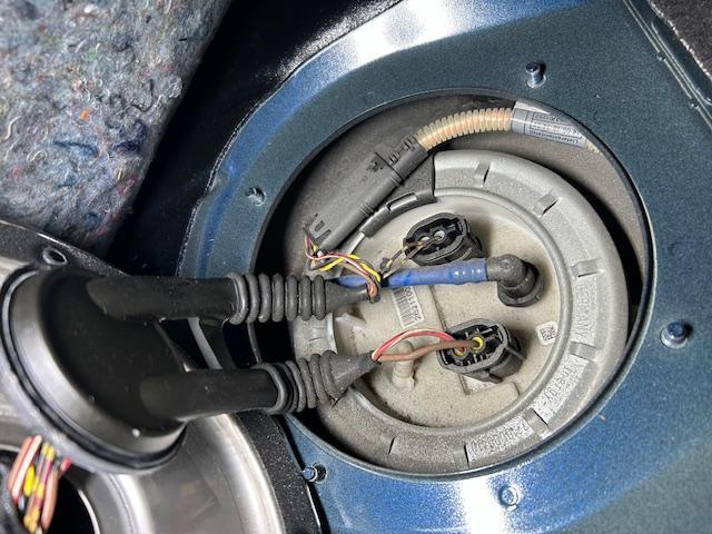 BMW 116i E87 燃料漏れ修理 大阪府 和泉市