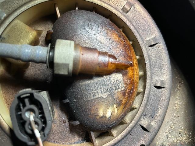 BMW 116i E87 燃料漏れ修理 大阪府 和泉市