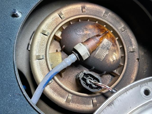 BMW 116i E87 燃料漏れ修理 大阪府 和泉市