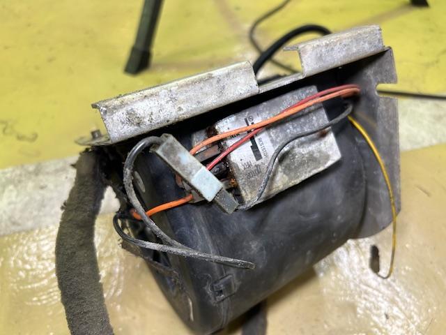 LOTUS ELISE S2　ロータス　エリーゼ　フェイズ2　エアコン風出ない　ブロワーレジスター交換　ブロワーモーター交換　大阪府　和泉市