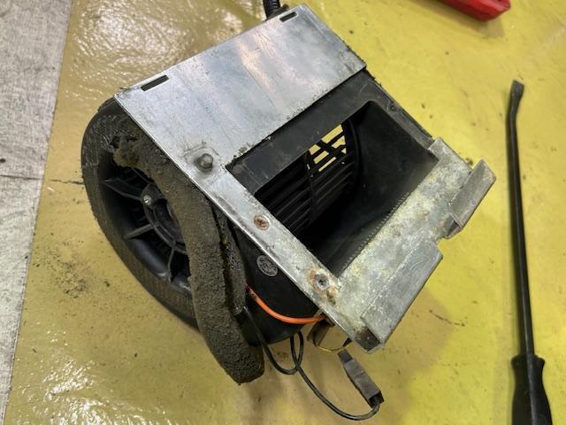 LOTUS ELISE S2　ロータス　エリーゼ　フェイズ2　エアコン風出ない　ブロワーレジスター交換　ブロワーモーター交換　大阪府　和泉市