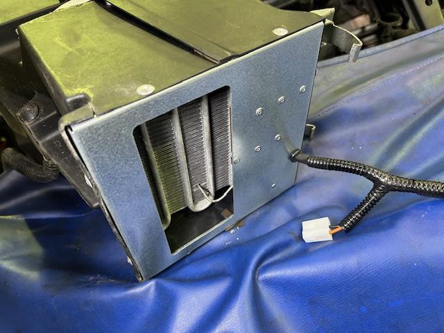 LOTUS ELISE S2　ロータス　エリーゼ　フェイズ2　エアコン風出ない　ブロワーレジスター交換　ブロワーモーター交換　大阪府　和泉市