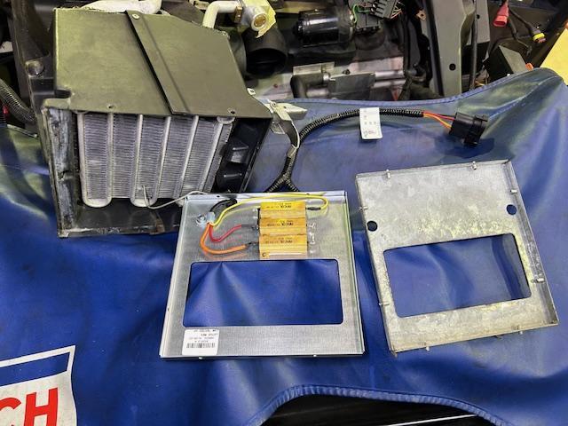 LOTUS ELISE S2　ロータス　エリーゼ　フェイズ2　エアコン風出ない　ブロワーレジスター交換　ブロワーモーター交換　大阪府　和泉市