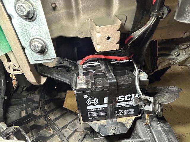 VOLVO V40 Crosscountry　ボルボ　V40　クロスカントリー　バッテリー交換　ご入庫ありがとうございます！
大阪府　和泉市