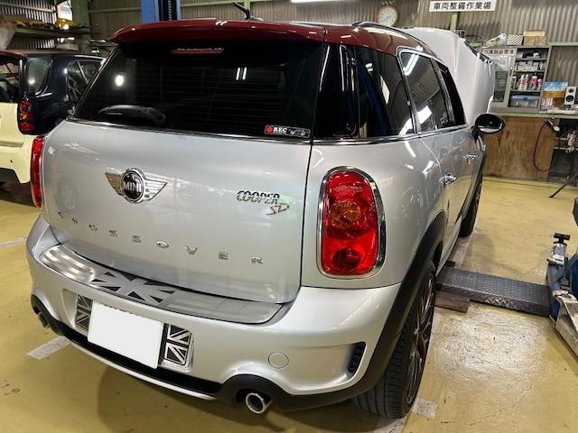 MINI Cooper SD Crossover R60　ミニ　クーパー　クロスオーバー　ディーゼル　エンジンオイル＆フィルター交換ご入庫ありがとうございます！　大阪府　和泉市