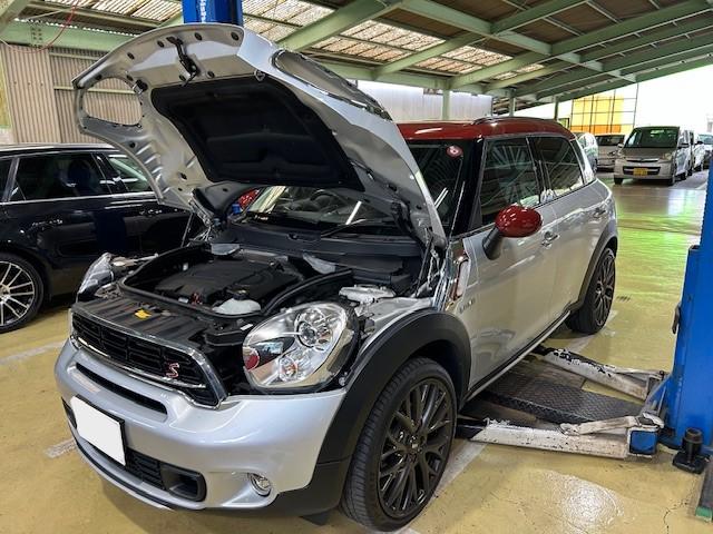 MINI Cooper SD Crossover R60　ミニ　クーパー　クロスオーバー　ディーゼル　エンジンオイル＆フィルター交換ご入庫ありがとうございます！　大阪府　和泉市
