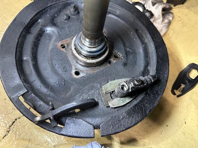 DATSUN FAIRLADY SR311 ダットサン フェアレディ2000 ローウィンド 車検整備 リヤブレーキO/H リヤシャフトシール交換 大阪府 和泉市