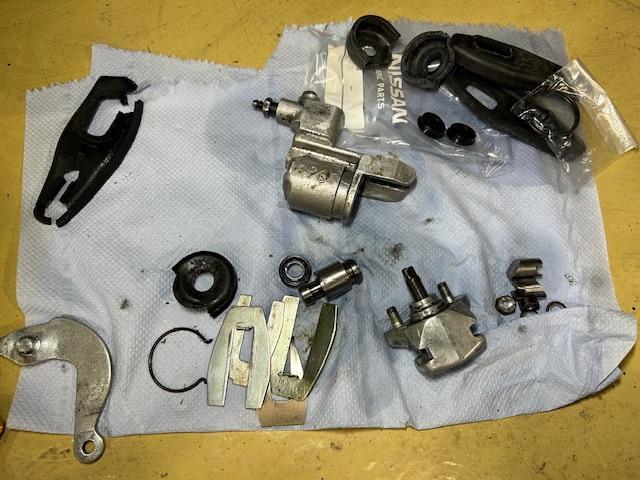 DATSUN FAIRLADY SR311 ダットサン フェアレディ2000 ローウィンド 車検整備 リヤブレーキO/H リヤシャフトシール交換 大阪府 和泉市