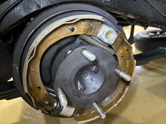 DATSUN FAIRLADY SR311 ダットサン フェアレディ2000 ローウィンド 車検整備 リヤブレーキO/H リヤシャフトシール交換 大阪府 和泉市