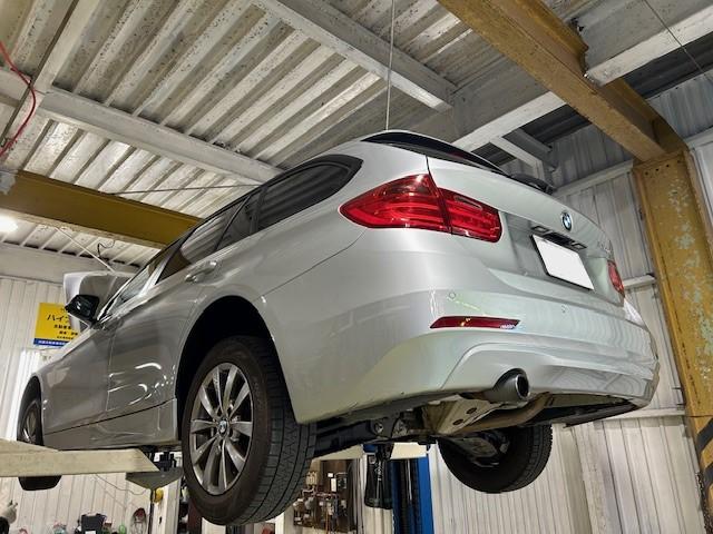 BMW 320d F31 エンジンオイル交換 バッテリー交換 ご入庫ありがとうございます! 大阪府 和泉市
