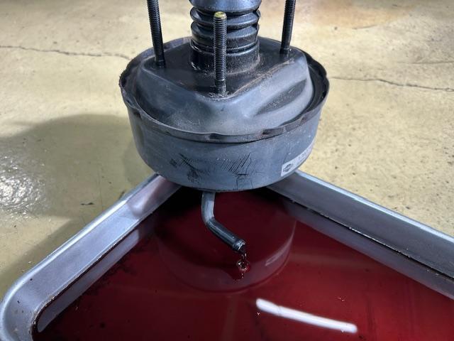 NISSAN FIGARO　ニッサン　フィガロ　FK10　ブレーキオイル漏れ　マスターシリンダー交換　ドライブシャフトブーツ交換　大阪府　和泉市