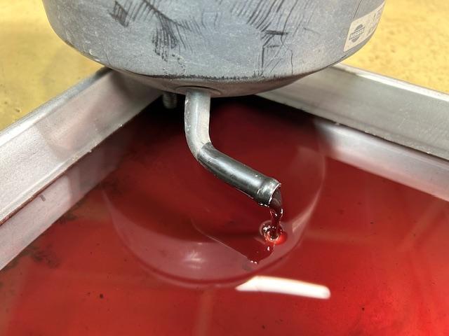 NISSAN FIGARO　ニッサン　フィガロ　FK10　ブレーキオイル漏れ　マスターシリンダー交換　ドライブシャフトブーツ交換　大阪府　和泉市