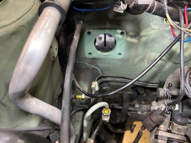 NISSAN FIGARO　ニッサン　フィガロ　FK10　ブレーキオイル漏れ　マスターシリンダー交換　ドライブシャフトブーツ交換　大阪府　和泉市