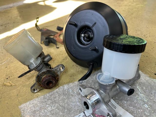 NISSAN FIGARO　ニッサン　フィガロ　FK10　ブレーキオイル漏れ　マスターシリンダー交換　ドライブシャフトブーツ交換　大阪府　和泉市