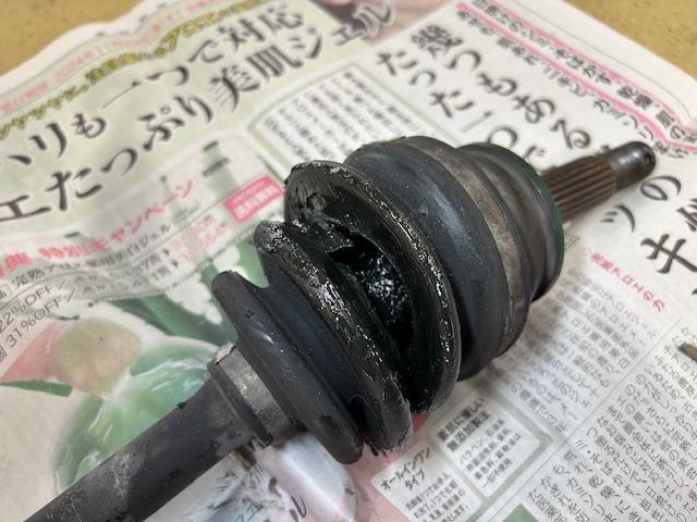 NISSAN FIGARO　ニッサン　フィガロ　FK10　ブレーキオイル漏れ　マスターシリンダー交換　ドライブシャフトブーツ交換　大阪府　和泉市