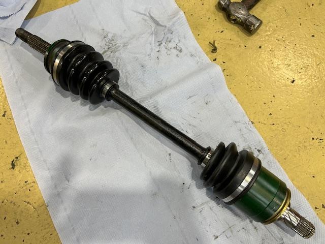 NISSAN FIGARO　ニッサン　フィガロ　FK10　ブレーキオイル漏れ　マスターシリンダー交換　ドライブシャフトブーツ交換　大阪府　和泉市