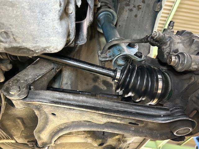 NISSAN FIGARO　ニッサン　フィガロ　FK10　ブレーキオイル漏れ　マスターシリンダー交換　ドライブシャフトブーツ交換　大阪府　和泉市