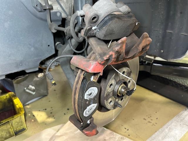 Alfa Romeo 147  アルファロメオ147 ツインスパーク M/T サーモスタット交換 ドライブシャフトブーツ交換 車検整備でのご入庫ありがとうございます! 大阪府 和泉市