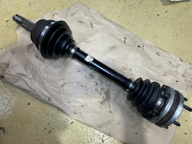 Alfa Romeo 147  アルファロメオ147 ツインスパーク M/T サーモスタット交換 ドライブシャフトブーツ交換 車検整備でのご入庫ありがとうございます! 大阪府 和泉市