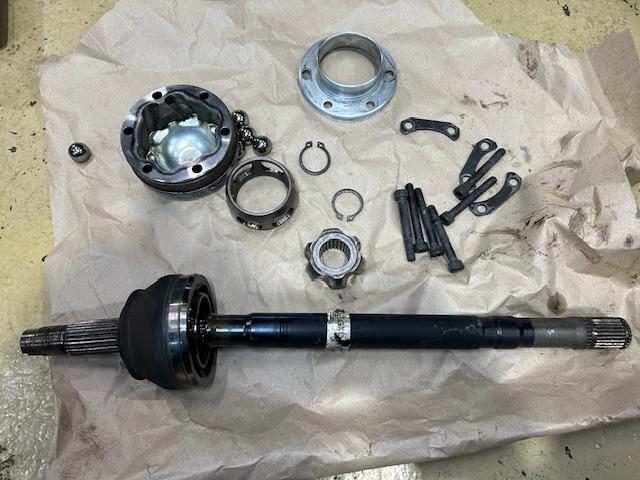 Alfa Romeo 147  アルファロメオ147 ツインスパーク M/T サーモスタット交換 ドライブシャフトブーツ交換 車検整備でのご入庫ありがとうございます! 大阪府 和泉市