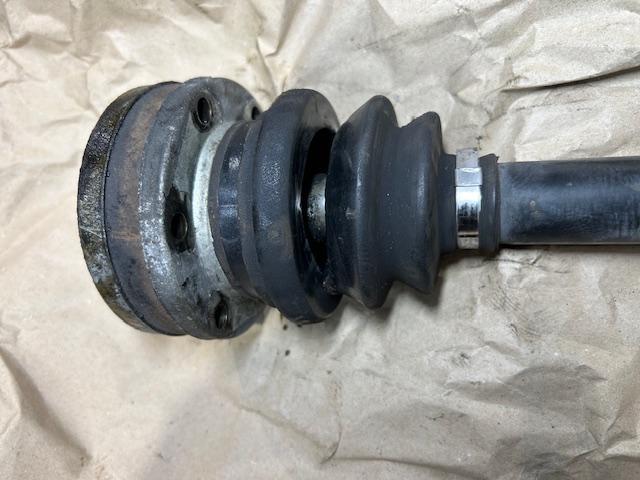 Alfa Romeo 147  アルファロメオ147 ツインスパーク M/T サーモスタット交換 ドライブシャフトブーツ交換 車検整備でのご入庫ありがとうございます! 大阪府 和泉市