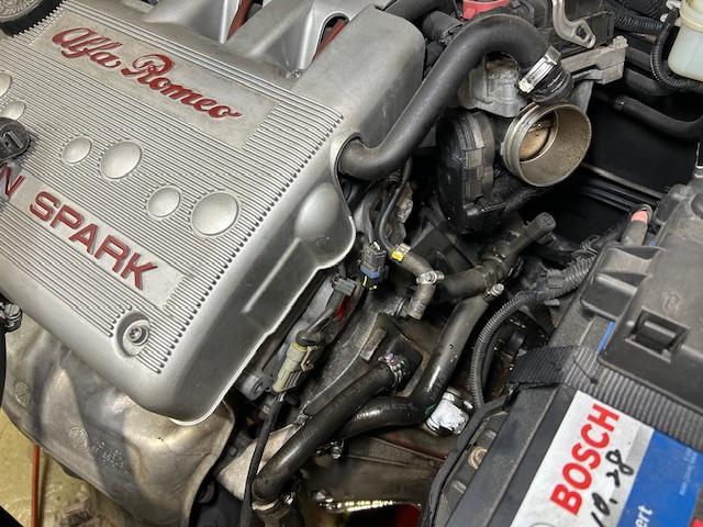 Alfa Romeo 147  アルファロメオ147 ツインスパーク M/T サーモスタット交換 ドライブシャフトブーツ交換 車検整備でのご入庫ありがとうございます! 大阪府 和泉市