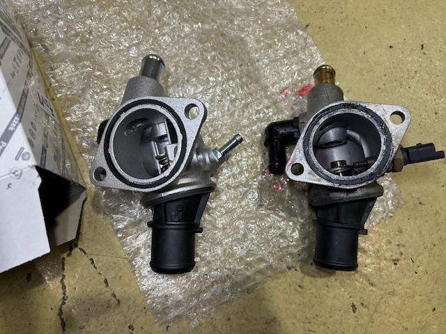 Alfa Romeo 147  アルファロメオ147 ツインスパーク M/T サーモスタット交換 ドライブシャフトブーツ交換 車検整備でのご入庫ありがとうございます! 大阪府 和泉市