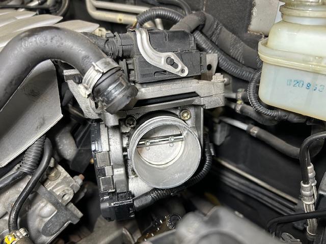 Alfa Romeo 147  アルファロメオ147 ツインスパーク M/T サーモスタット交換 ドライブシャフトブーツ交換 車検整備でのご入庫ありがとうございます! 大阪府 和泉市