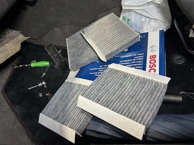 Alfa Romeo 147  アルファロメオ147 ツインスパーク M/T サーモスタット交換 ドライブシャフトブーツ交換 車検整備でのご入庫ありがとうございます! 大阪府 和泉市