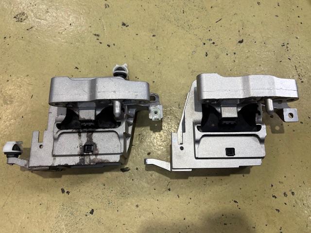 MINI Cooper Clubman F54 ミニ クーパー クラブマン 車検整備 エンジンマウント交換 ご入庫ありがとうございます! 大阪府 和泉市