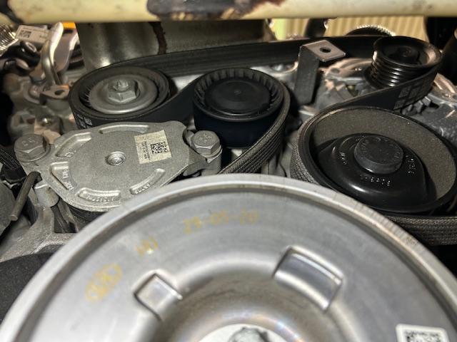 MINI Cooper Clubman F54 ミニ クーパー クラブマン 車検整備 エンジンマウント交換 ご入庫ありがとうございます! 大阪府 和泉市