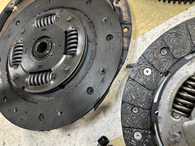 FIAT 500　Cinquecento　フィアット500　チンクエチェント　ミッションオイル漏れ　クラッチ交換　ミッションオーバーホール　大阪府　和泉市