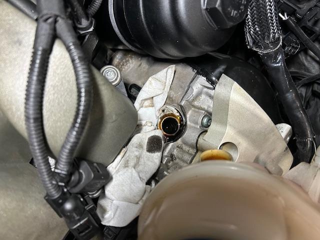 AUDI A6  アウディ A6 エンジンオイル漏れ オイルフィルターハウジング交換 大阪府 和泉市