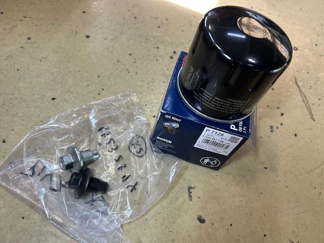 Alfa Romeo Giulia Q4　アルファロメオ　ジュリア　Q4　エンジンオイル&フィルター交換　ご入庫ありがとうございます！　大阪府　和泉市