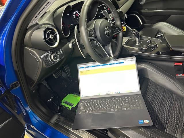 Alfa Romeo Giulia Q4　アルファロメオ　ジュリア　Q4　エンジンオイル&フィルター交換　ご入庫ありがとうございます！　大阪府　和泉市