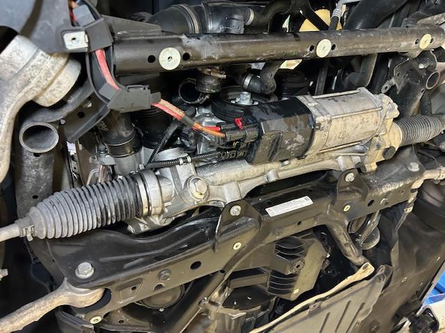 BMW 320i F30  バッテリー上がり 電動ウォーターポンプ交換 大阪府 和泉市