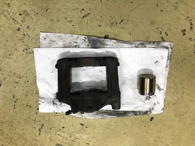 LEXUS IS250　レクサス　IS250　ブレーキキャリパーオーバーホール　LLC交換　大阪府　和泉市