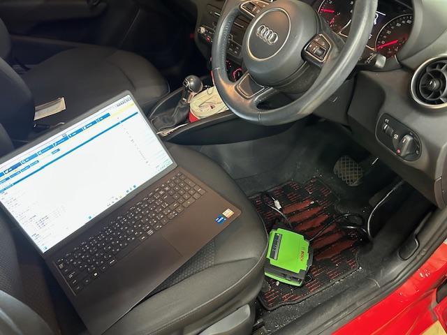 AUDI A1　アウディ　Ａ１　ヘッドライトLOWバルブ交換　LED　D3S　大阪府　和泉市