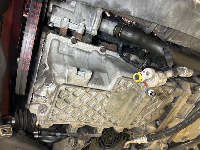 MINI Cooper R50　ＭＩＮＩ　エアコン効かない　クーラーコンプレッサー交換　リヤショックブッシュ交換　大阪府　和泉市