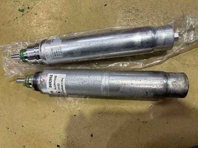 MINI Cooper R50　ＭＩＮＩ　エアコン効かない　クーラーコンプレッサー交換　リヤショックブッシュ交換　大阪府　和泉市