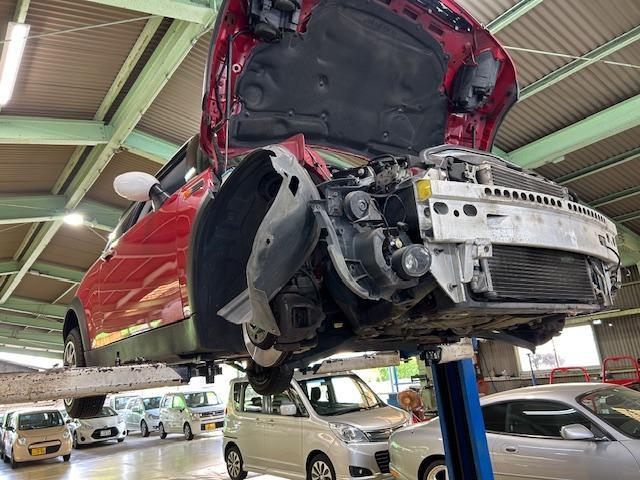 MINI Cooper R50　ＭＩＮＩ　エアコン効かない　クーラーコンプレッサー交換　リヤショックブッシュ交換　大阪府　和泉市