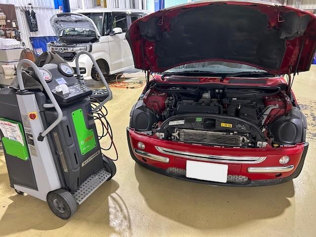 MINI Cooper R50　ＭＩＮＩ　エアコン効かない　クーラーコンプレッサー交換　リヤショックブッシュ交換　大阪府　和泉市